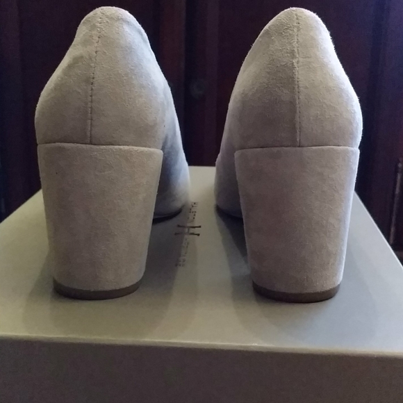 New Beautiful Halston gray suede heels - Picture 6 of 10